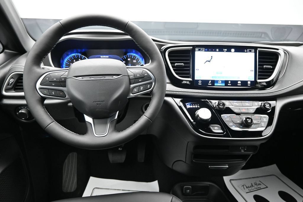 New 2027 Chrysler Pacifica Select FWD image 13