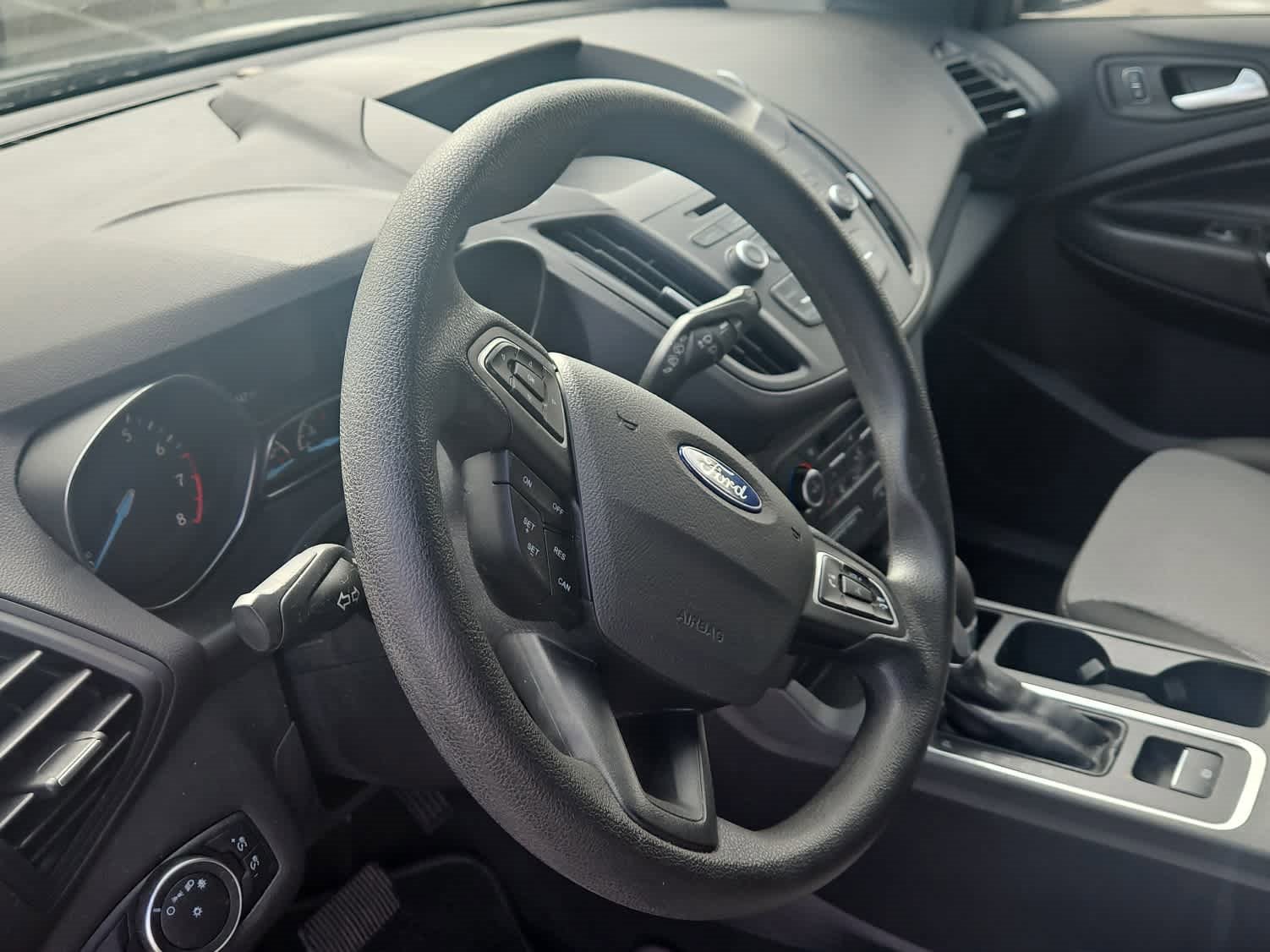 Used 2018 Ford Escape SE image 2