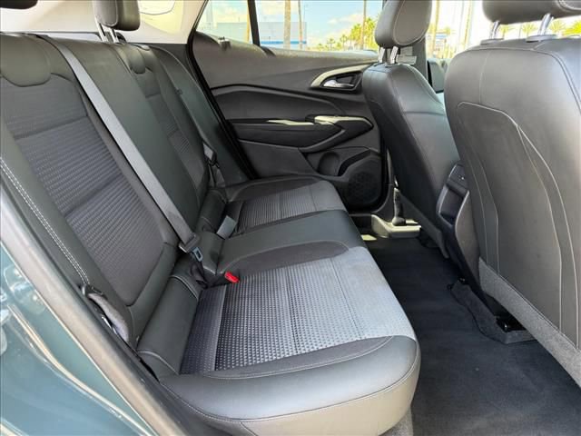 Certified 2025 Chevrolet Trax LT FWD image 10