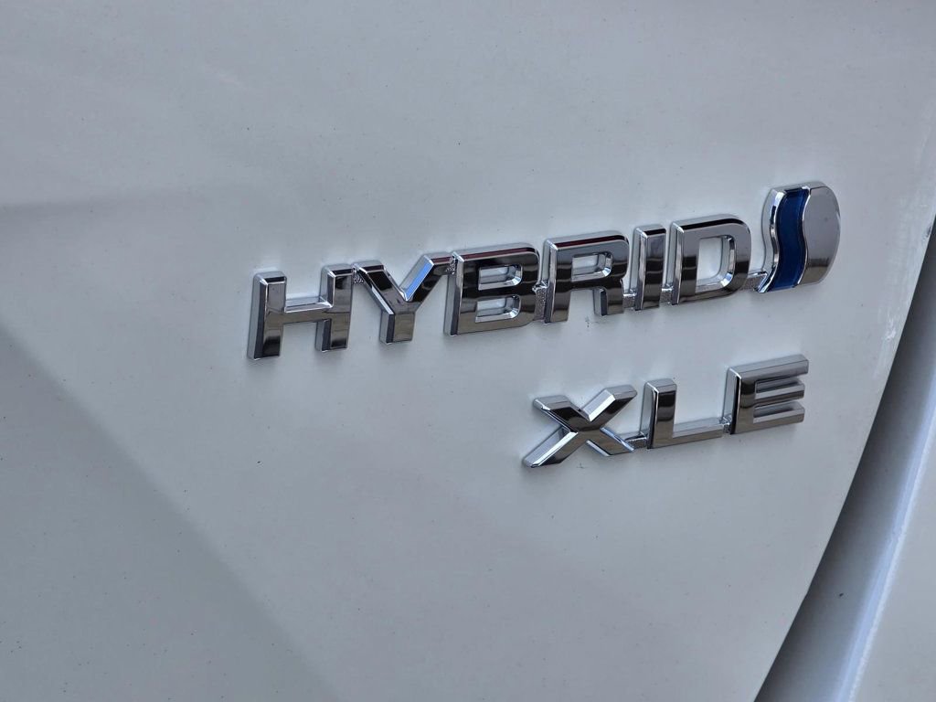 Used 2019 Toyota Prius XLE w/ Advanced Technology Package image 27