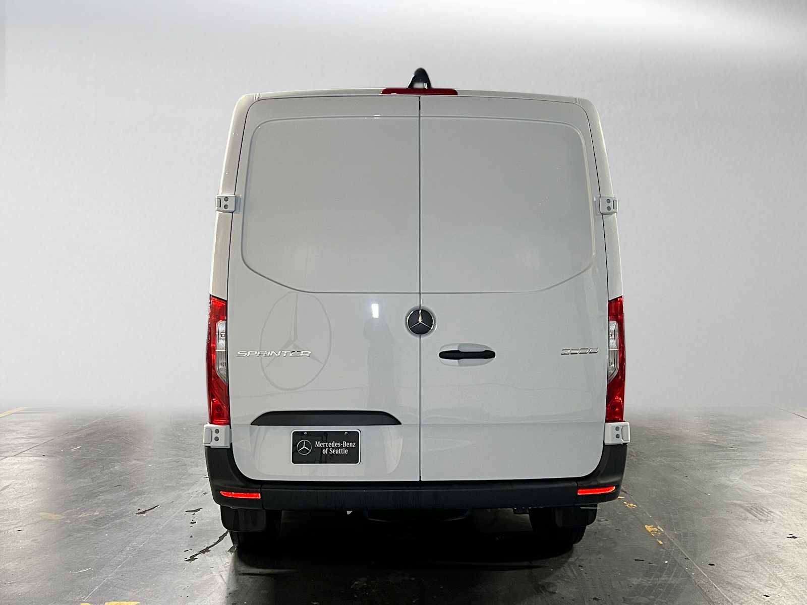 Used 2025 Mercedes-Benz Sprinter 2500 image 4