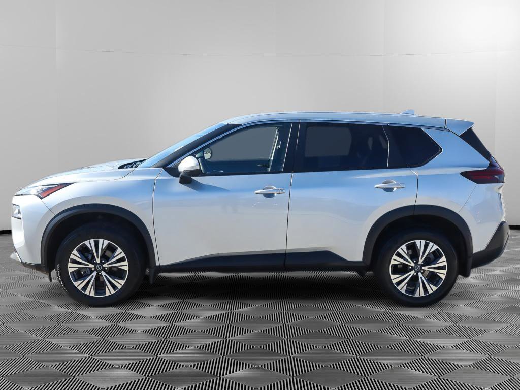Used 2023 Nissan Rogue SV image 3