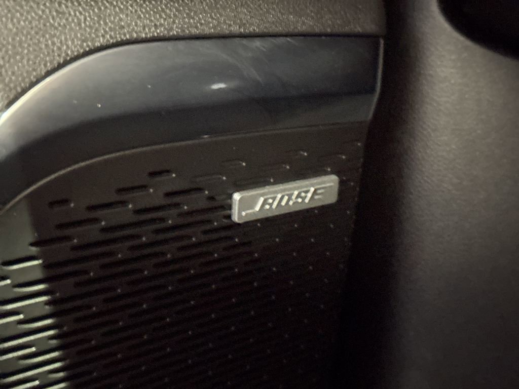 Used 2025 Chevrolet Traverse RS image 38