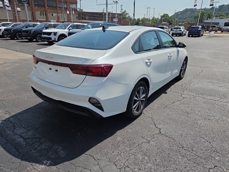 Used 2024 Kia Forte LXS FWD image 7