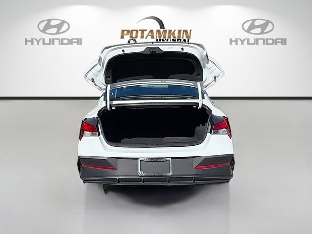 Certified 2024 Hyundai Elantra SE FWD image 24