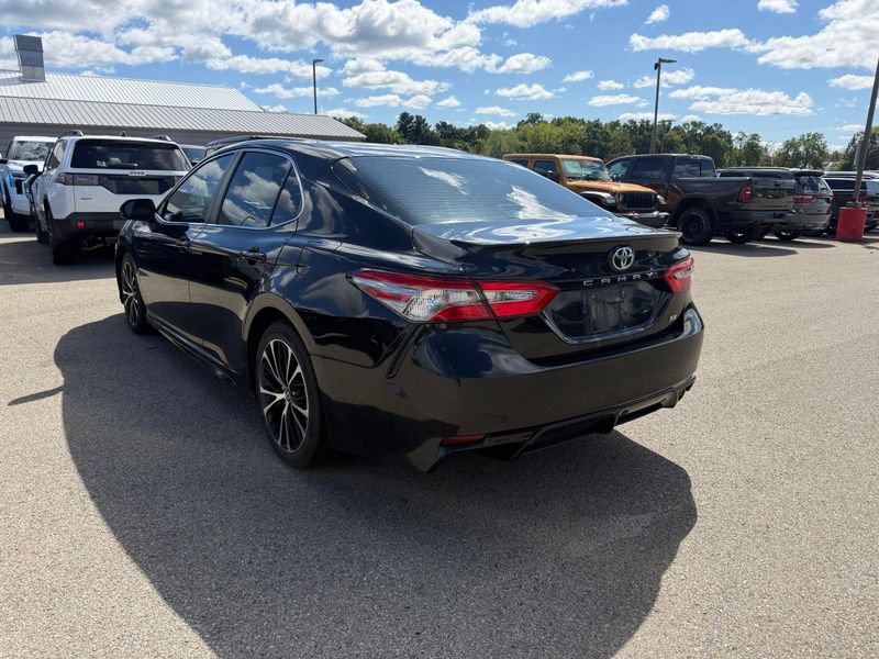 Used 2018 Toyota Camry SE w/ Moonroof Package FWD image 13