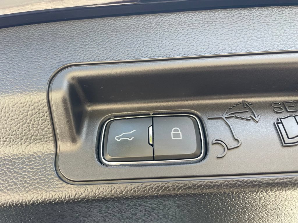Used 2022 Ford Explorer XLT w/ Equipment Group 202A AWD/4WD image 14