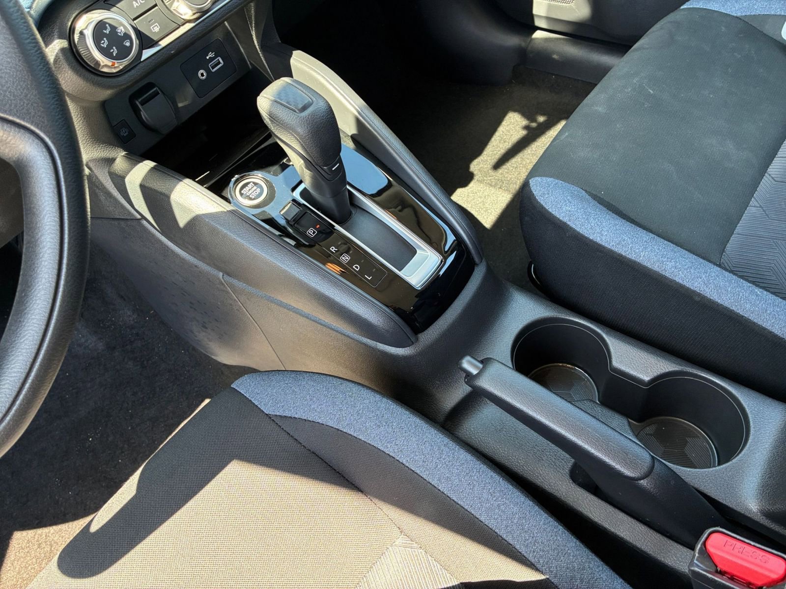 Used 2025 Nissan Versa SV FWD image 39