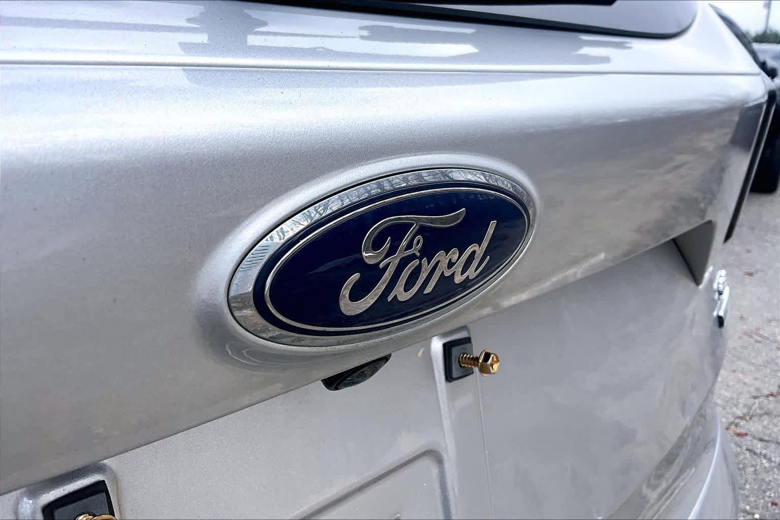 Used 2017 Ford Escape SE w/ SE Cold Weather Package image 30
