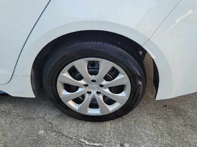 Used 2026 Toyota Corolla LE FWD image 5