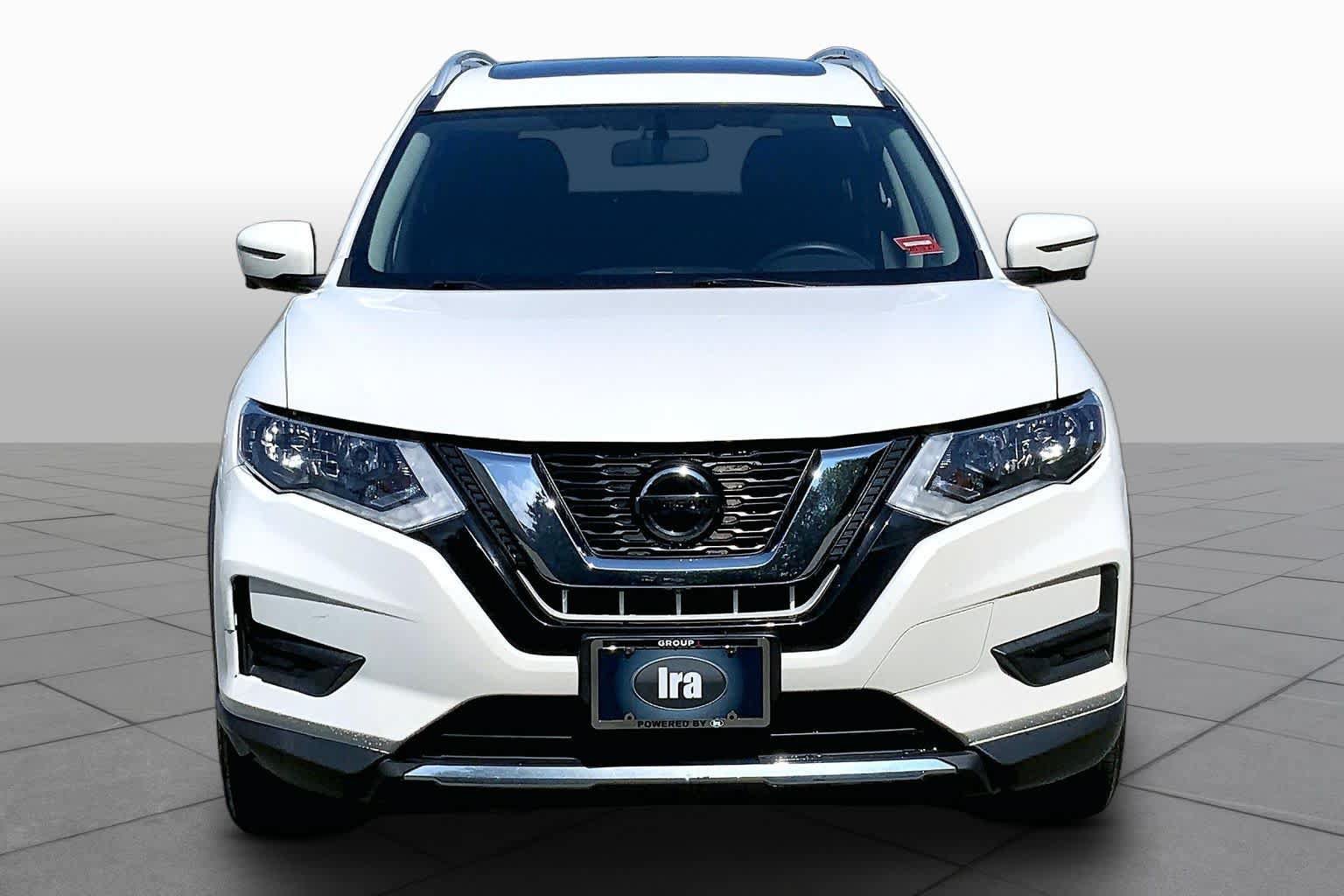 Used 2018 Nissan Rogue SV w/ Sun & Sound Touring Package AWD/4WD image 4
