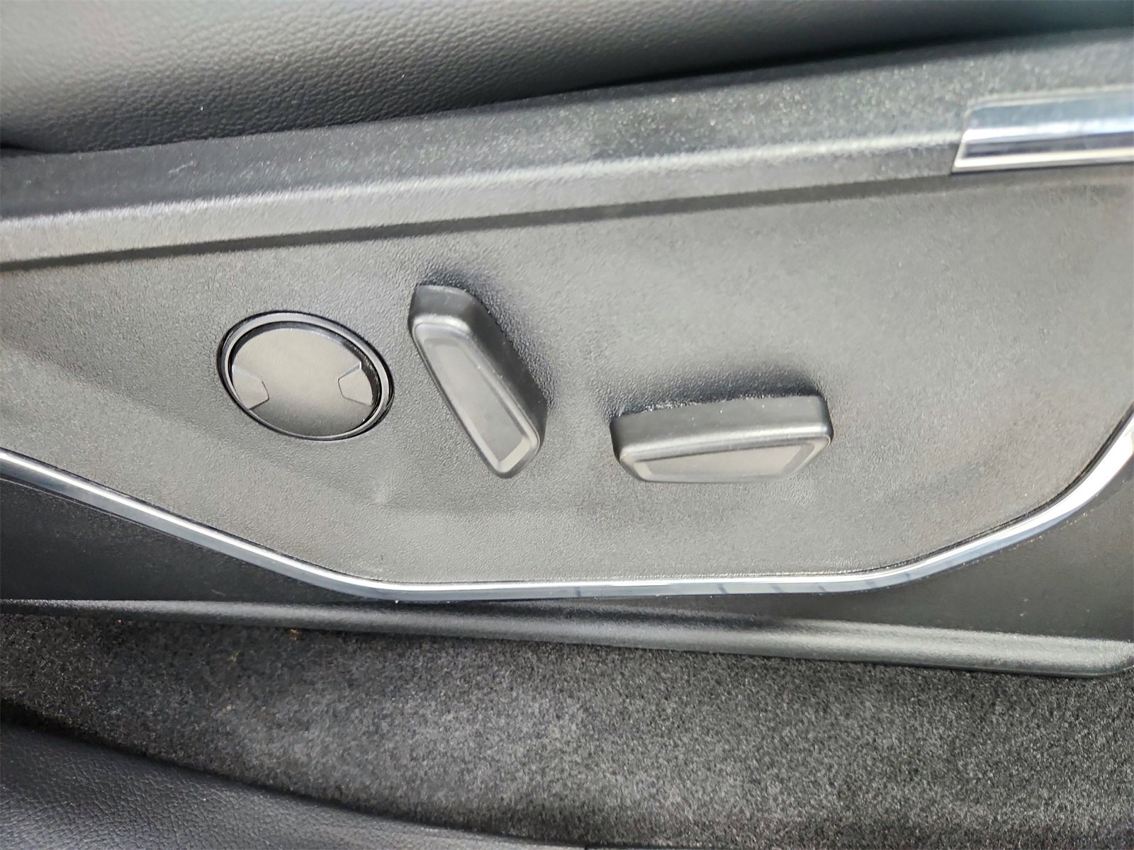 Used 2024 Ford F150 Lariat w/ Tow/Haul Package image 40