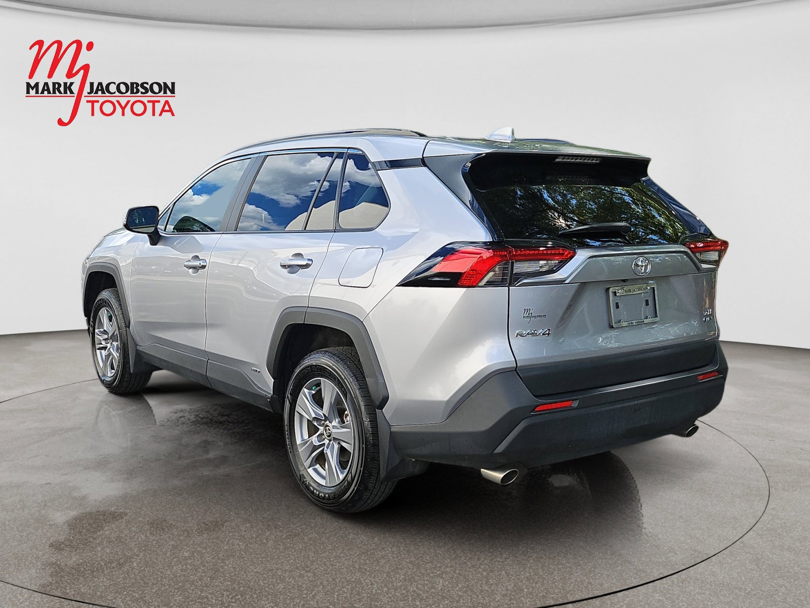 Used 2025 Toyota RAV4 XLE w/ Convenience Package AWD/4WD image 14