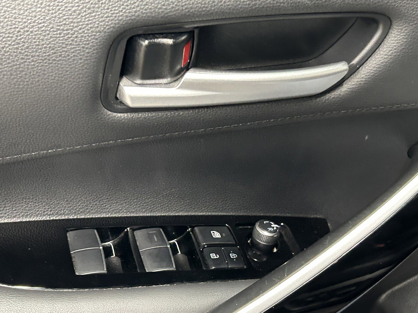 Used 2020 Toyota Corolla XSE image 14