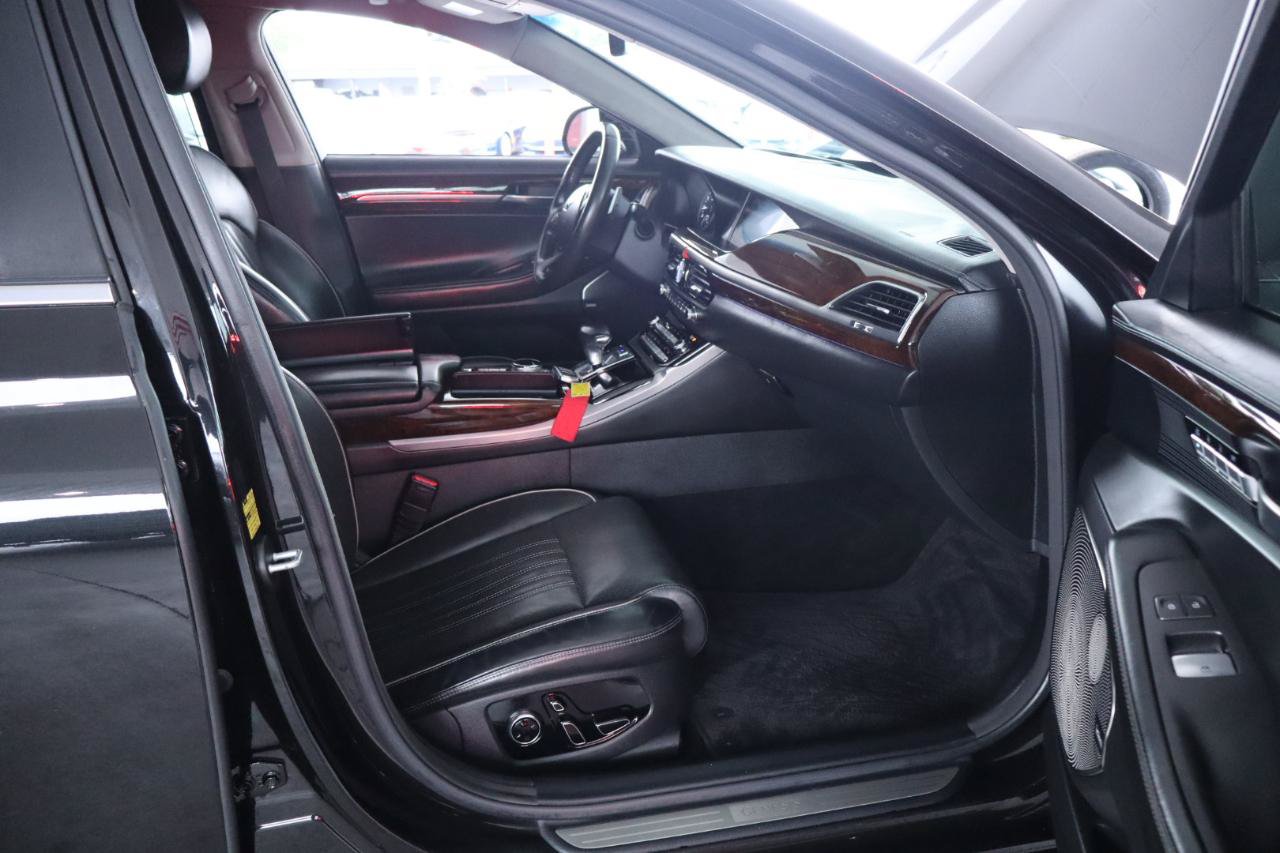 Used 2018 Genesis G90 3.3T Premium RWD image 37