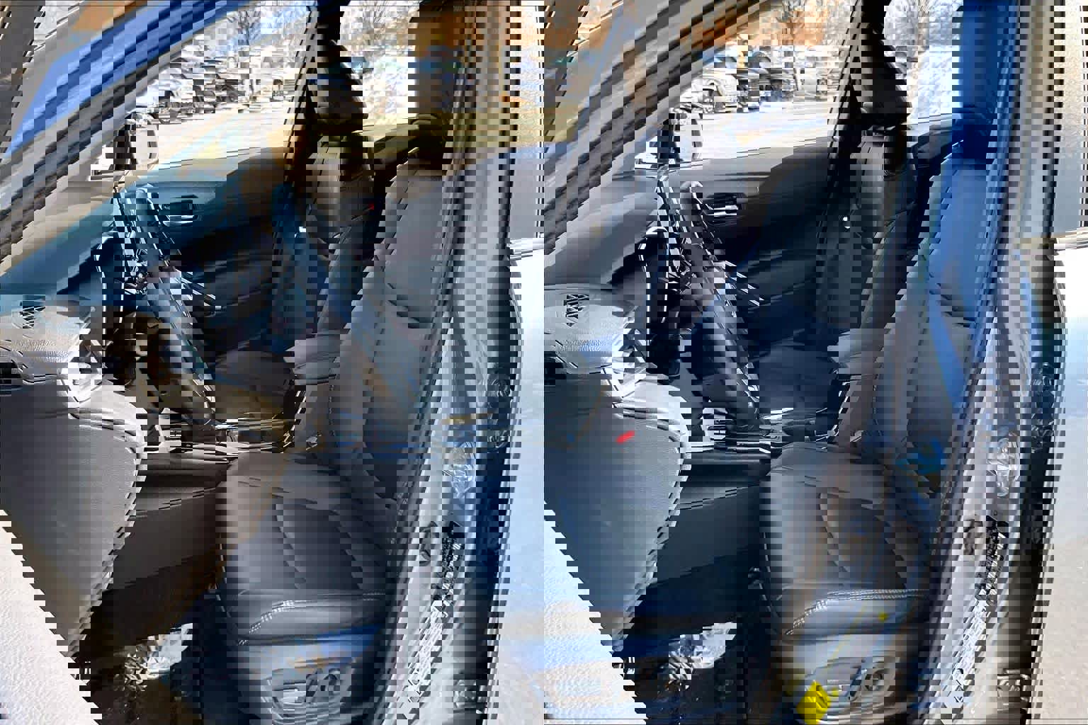 Used 2025 Toyota Corolla Cross XLE w/ Convenience Package image 8