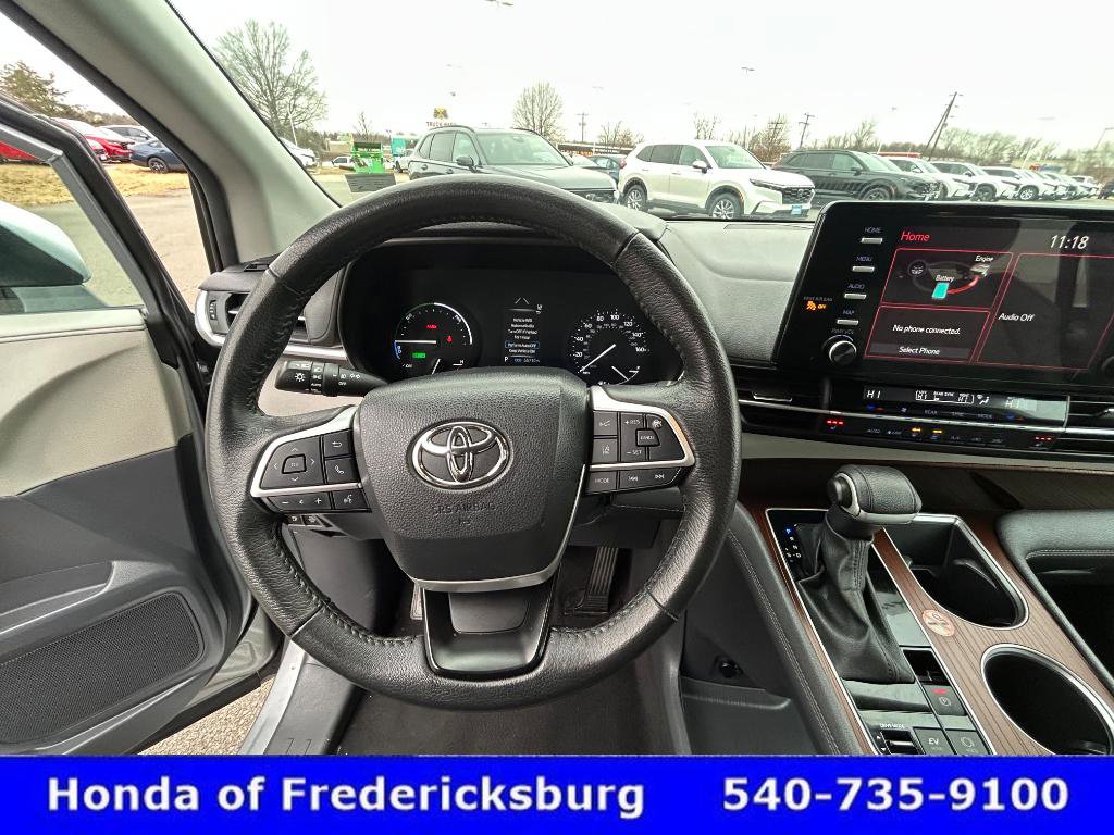 Used 2024 Toyota Sienna XLE image 19