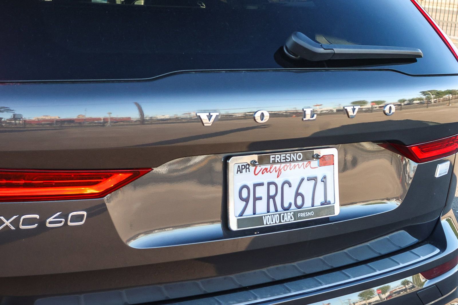 Used 2023 Volvo XC60 T8 Ultimate w/ Climate Package image 13