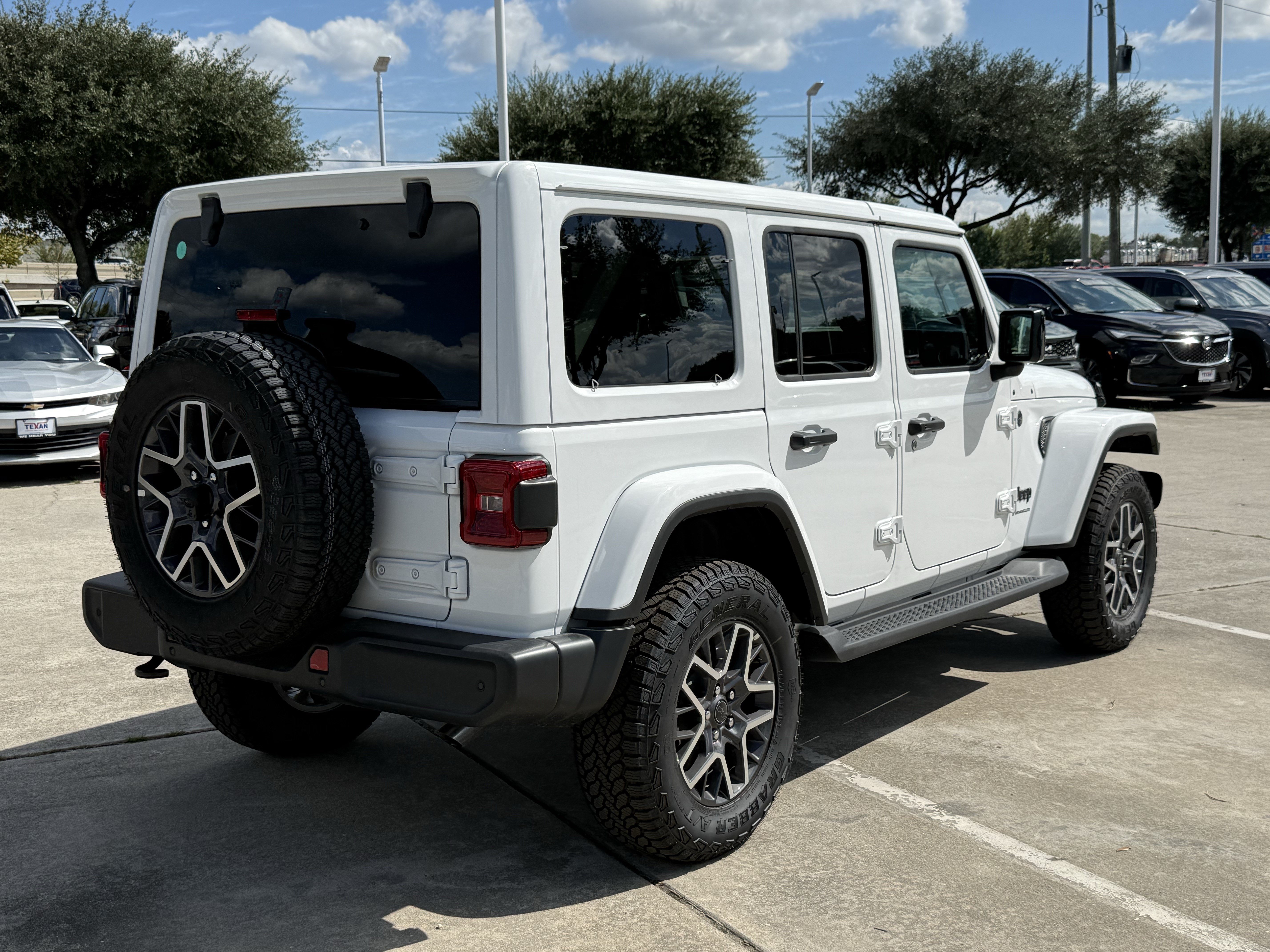 New 2026 Jeep Wrangler Unlimited Sahara AWD/4WD image 5