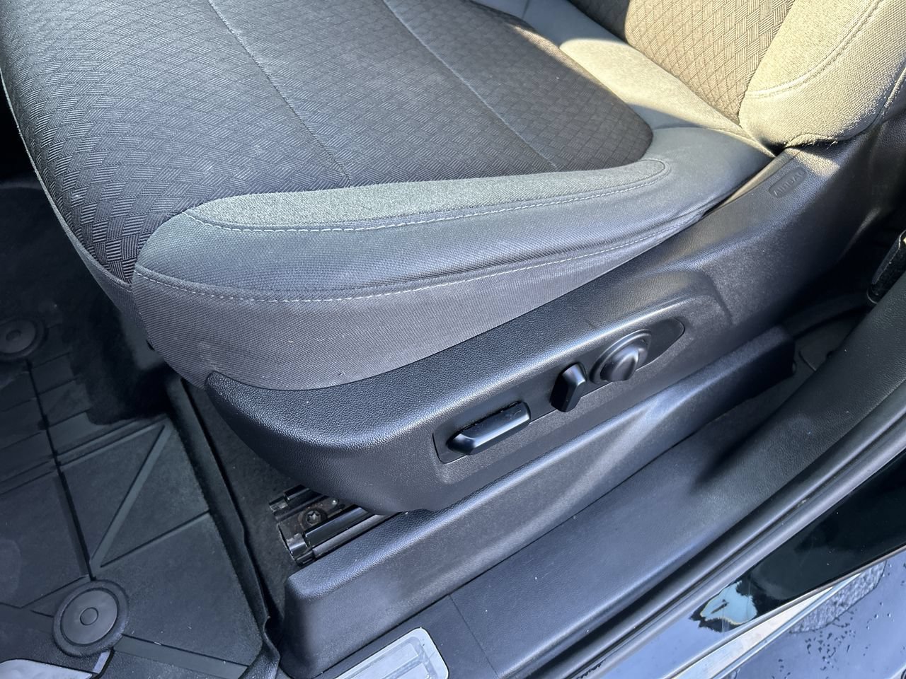 Used 2019 Chevrolet Silverado 1500 LT Trail Boss AWD/4WD image 24