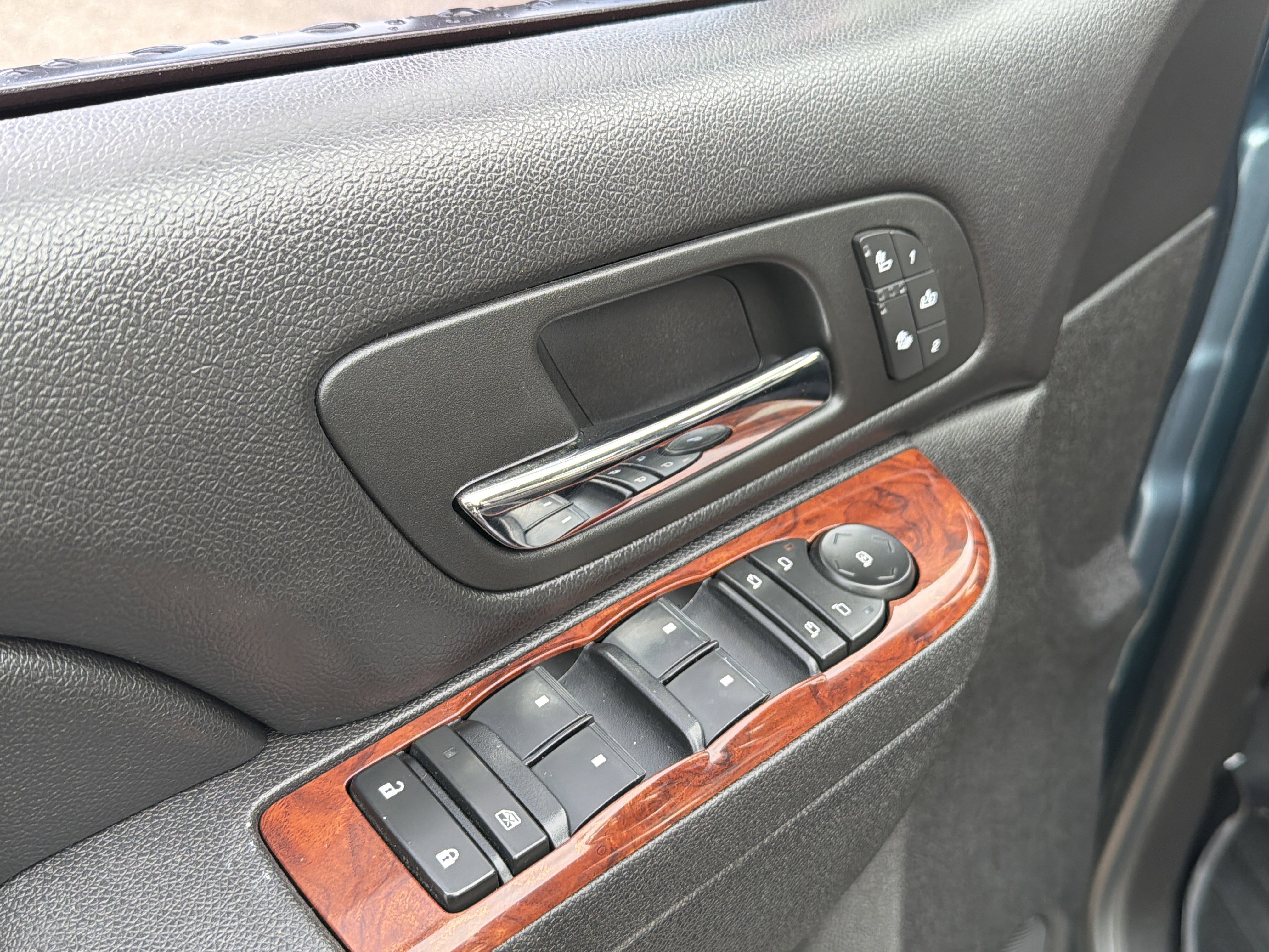 Used 2011 GMC Sierra 2500 SLT w/ SLT Convenience Package image 21