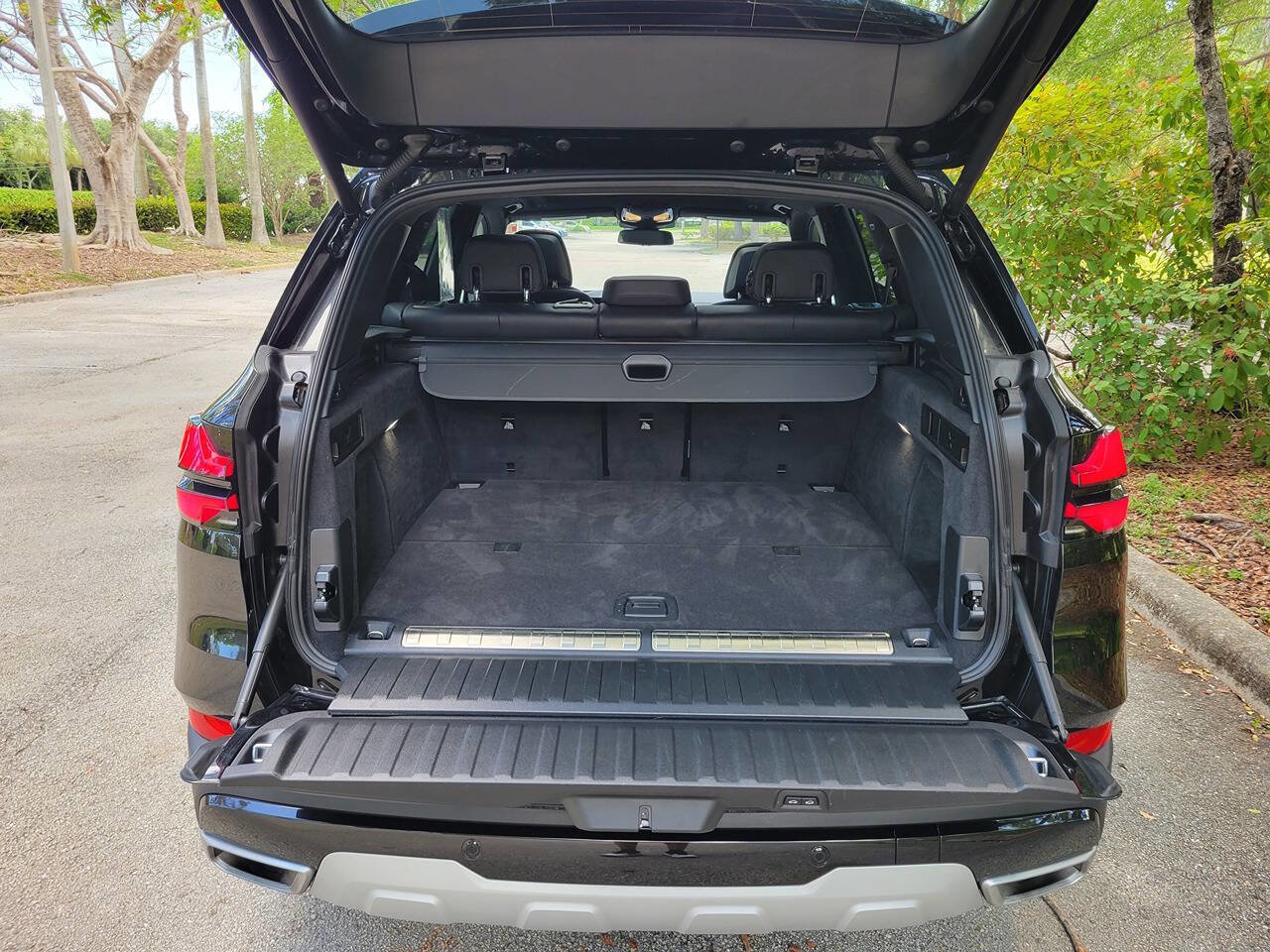 Used 2025 BMW X5 xDrive50e AWD/4WD image 15