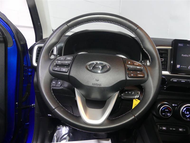 Used 2022 Hyundai Venue SEL FWD image 30