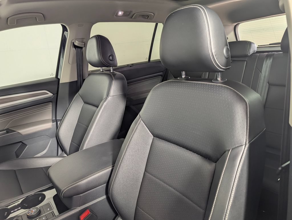 Used 2023 Volkswagen Atlas SEL AWD/4WD image 24
