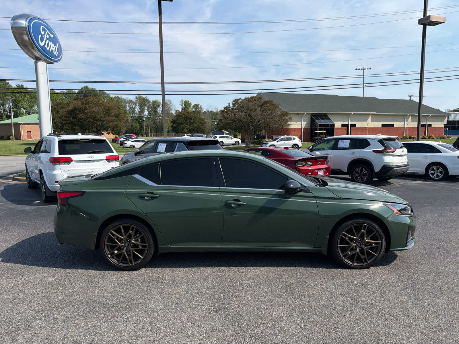 Used 2025 Nissan Altima 2.5 SR AWD/4WD image 2