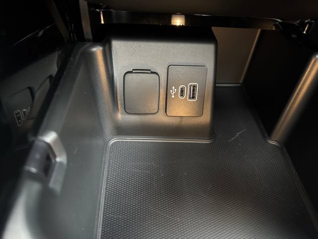 Used 2025 Ford Explorer Platinum w/ Ultimate Package AWD/4WD image 35