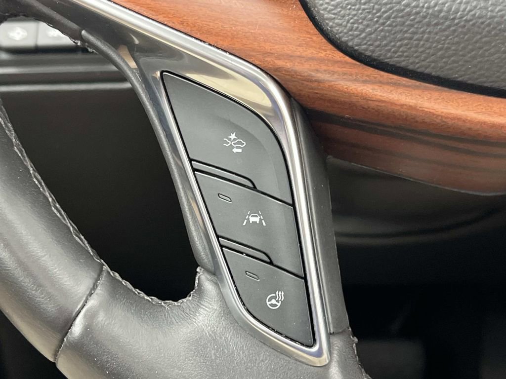 Used 2017 Cadillac XT5 Platinum w/ Driver Assist Package image 32