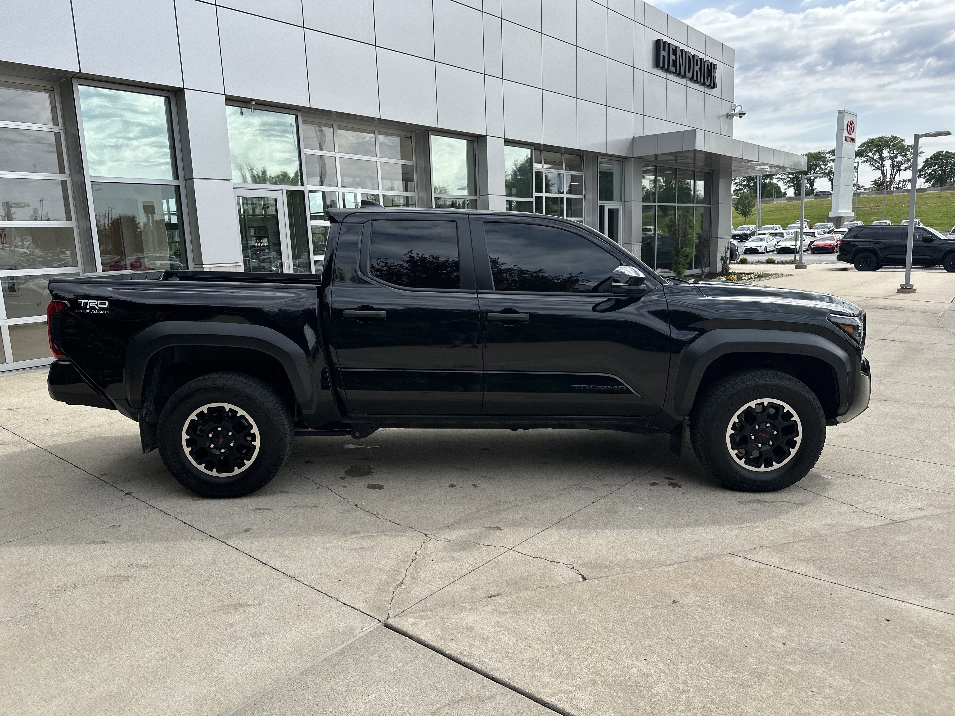 Used 2024 Toyota Tacoma TRD Off-Road w/ TRD Off Road Upgrade Package AWD/4WD image 9