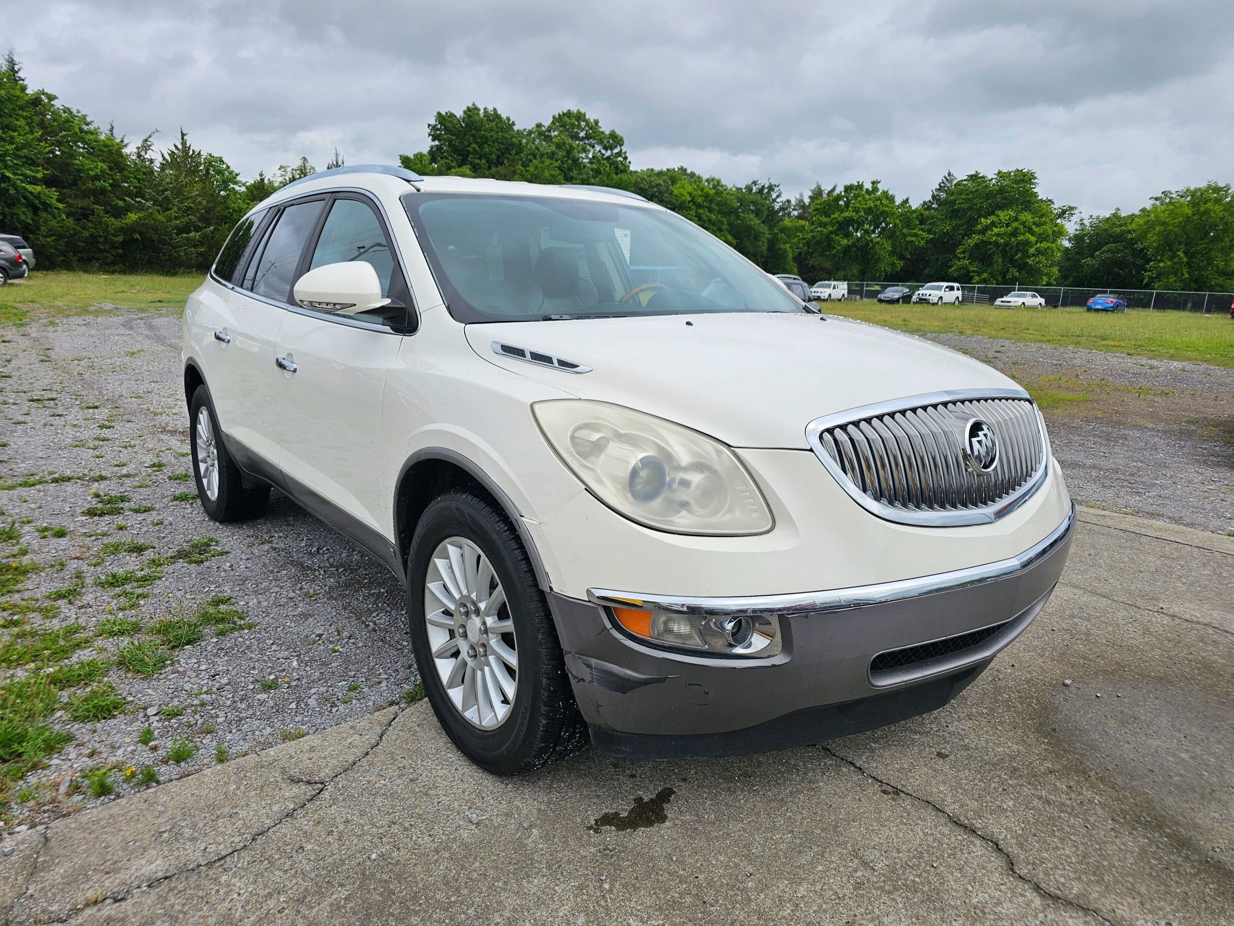 Used 2010 Buick Enclave CXL FWD image 2