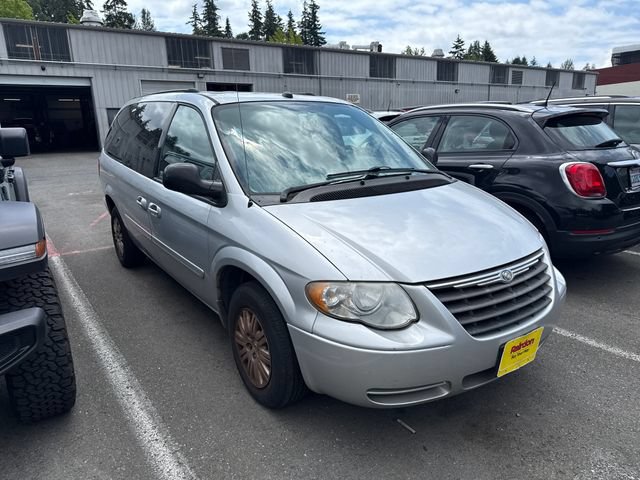 Used 2005 Chrysler Town & Country LX w/ Popular Equipment Group II FWD image 1