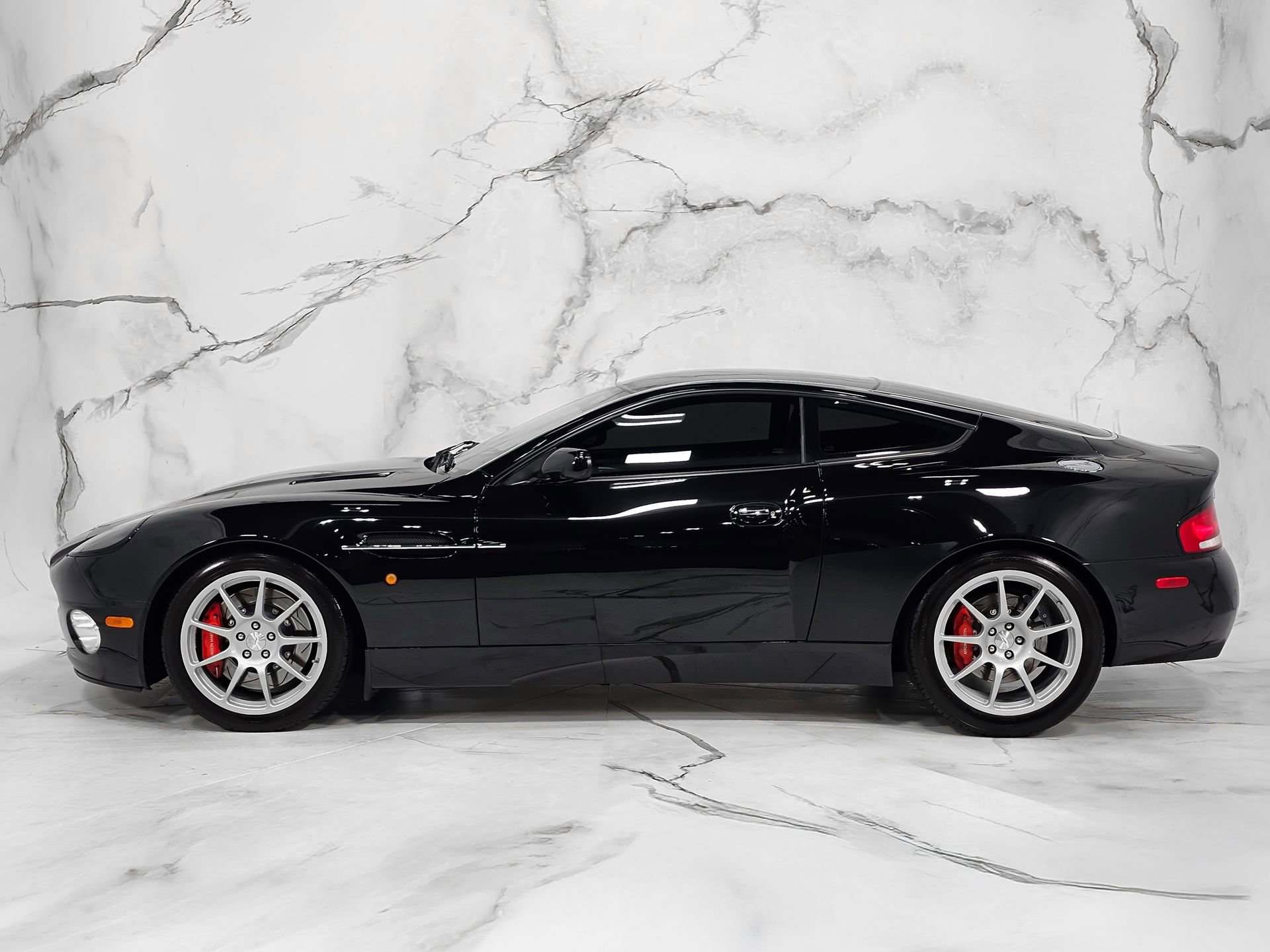 Used 2004 Aston Martin Vanquish RWD image 8