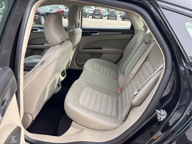 Used 2019 Ford Fusion SE FWD image 15