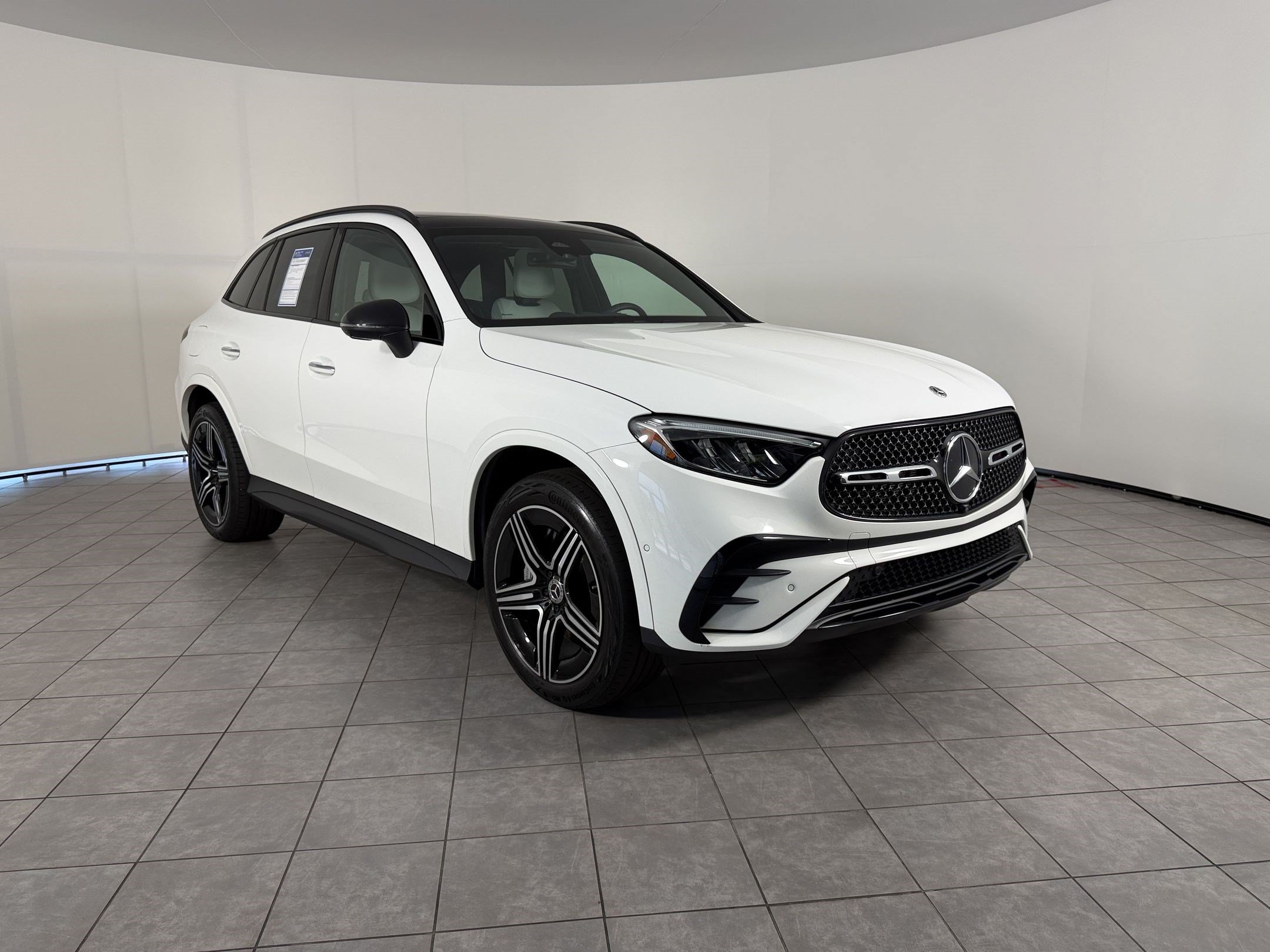 Used 2024 Mercedes-Benz GLC 300 4MATIC image 7