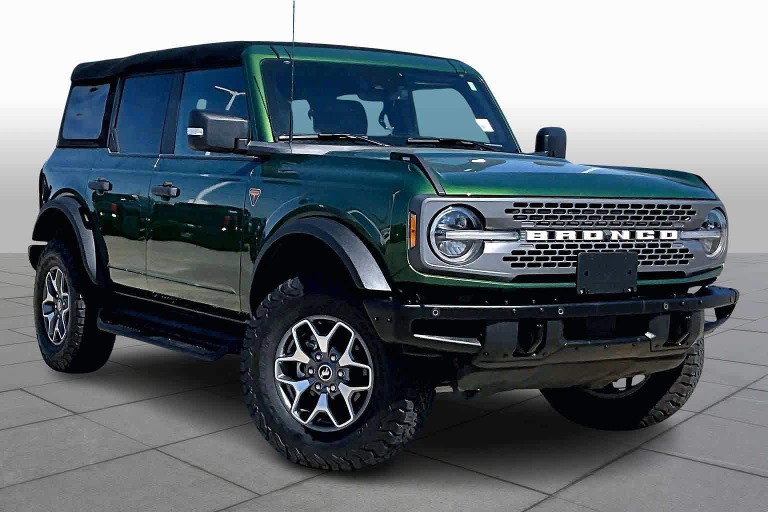 Used 2024 Ford Bronco Badlands image 2
