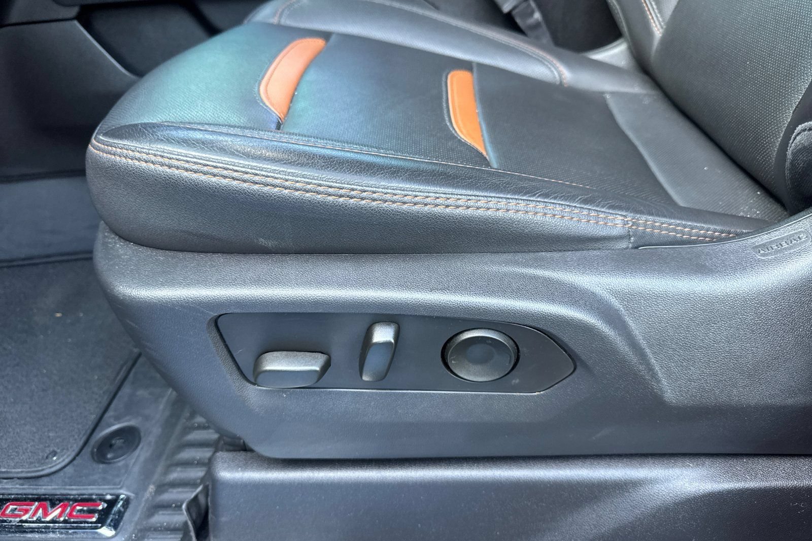 Used 2023 GMC Sierra 1500 AT4 w/ AT4 Premium Package AWD/4WD image 14