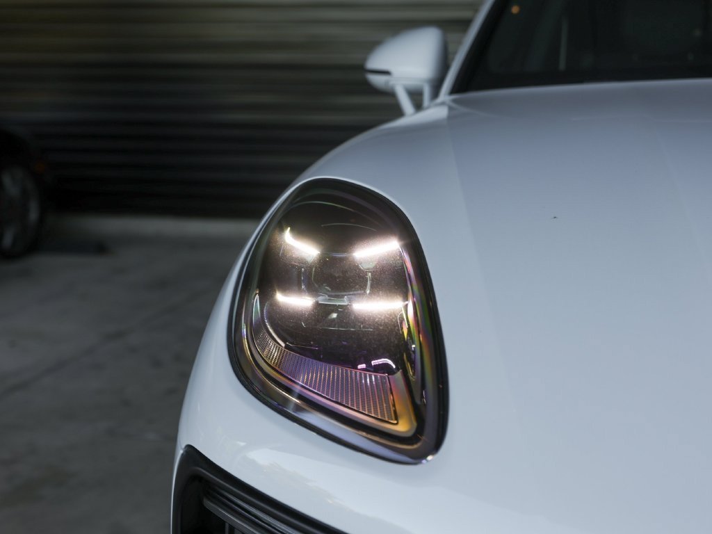 Certified 2026 Porsche Macan S AWD/4WD image 11