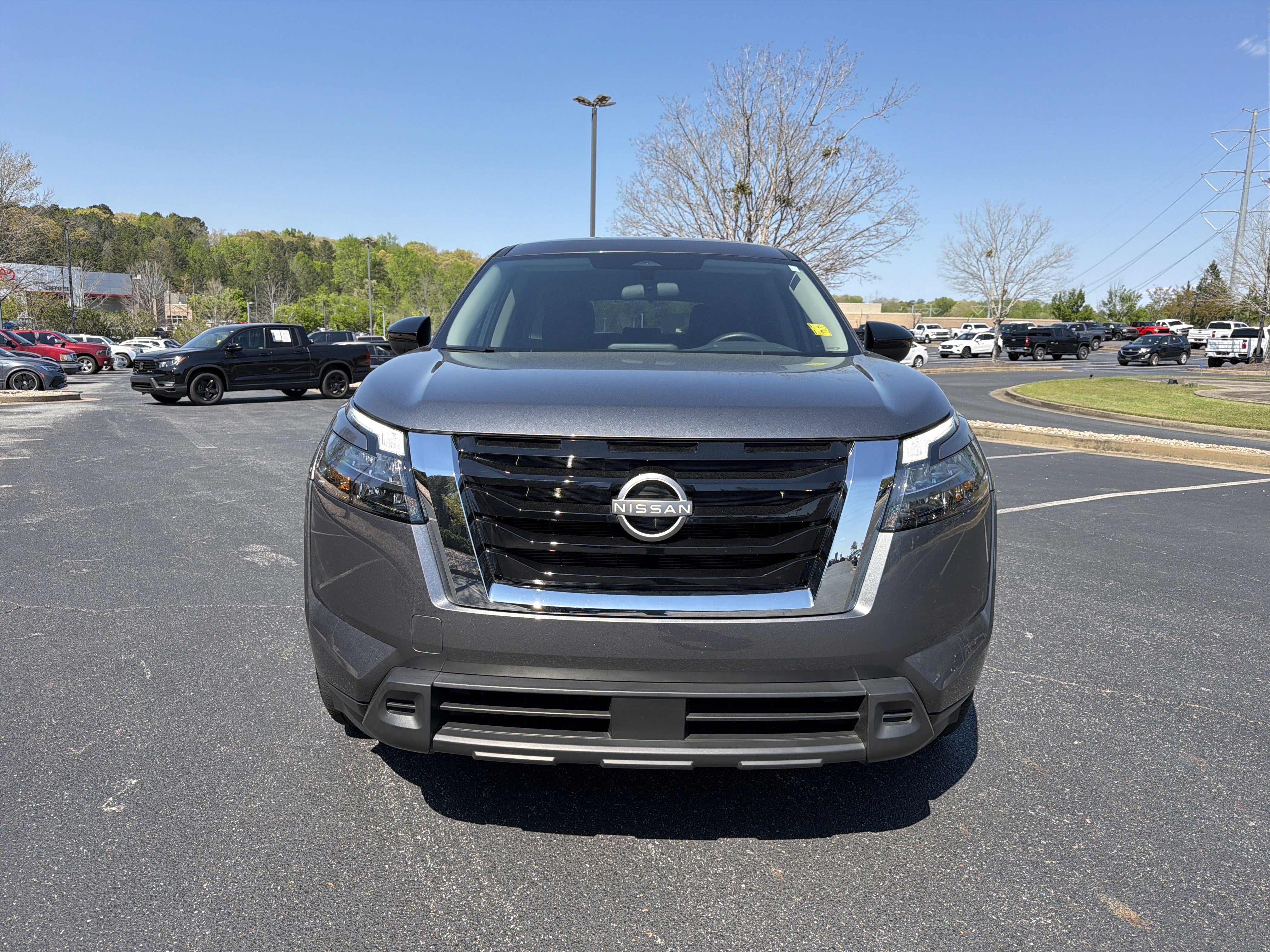 Used 2024 Nissan Pathfinder S AWD/4WD image 2