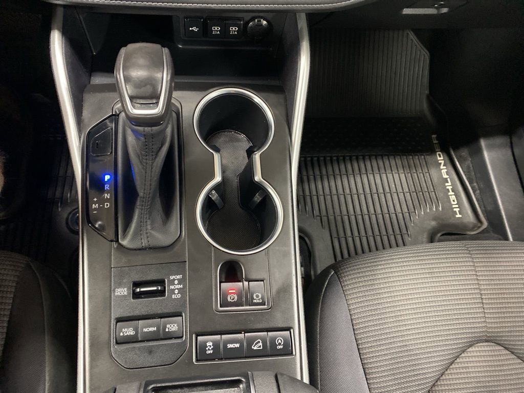 Used 2020 Toyota Highlander LE AWD/4WD image 48