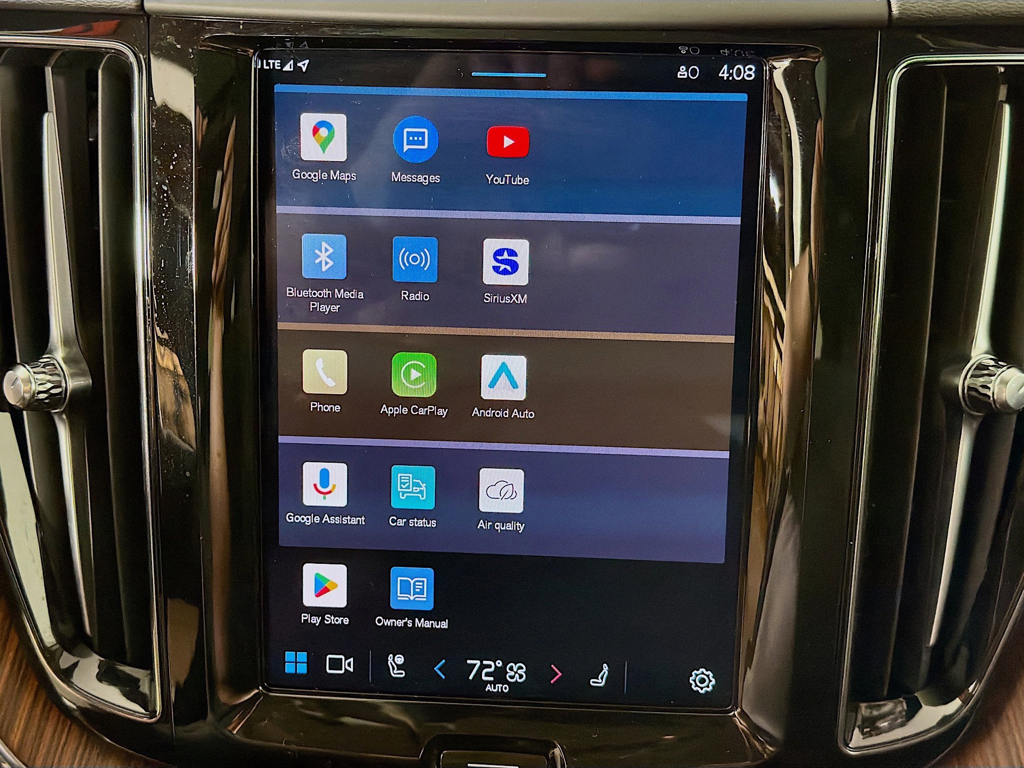 Used 2024 Volvo XC60 B5 Plus w/ Climate Package image 16