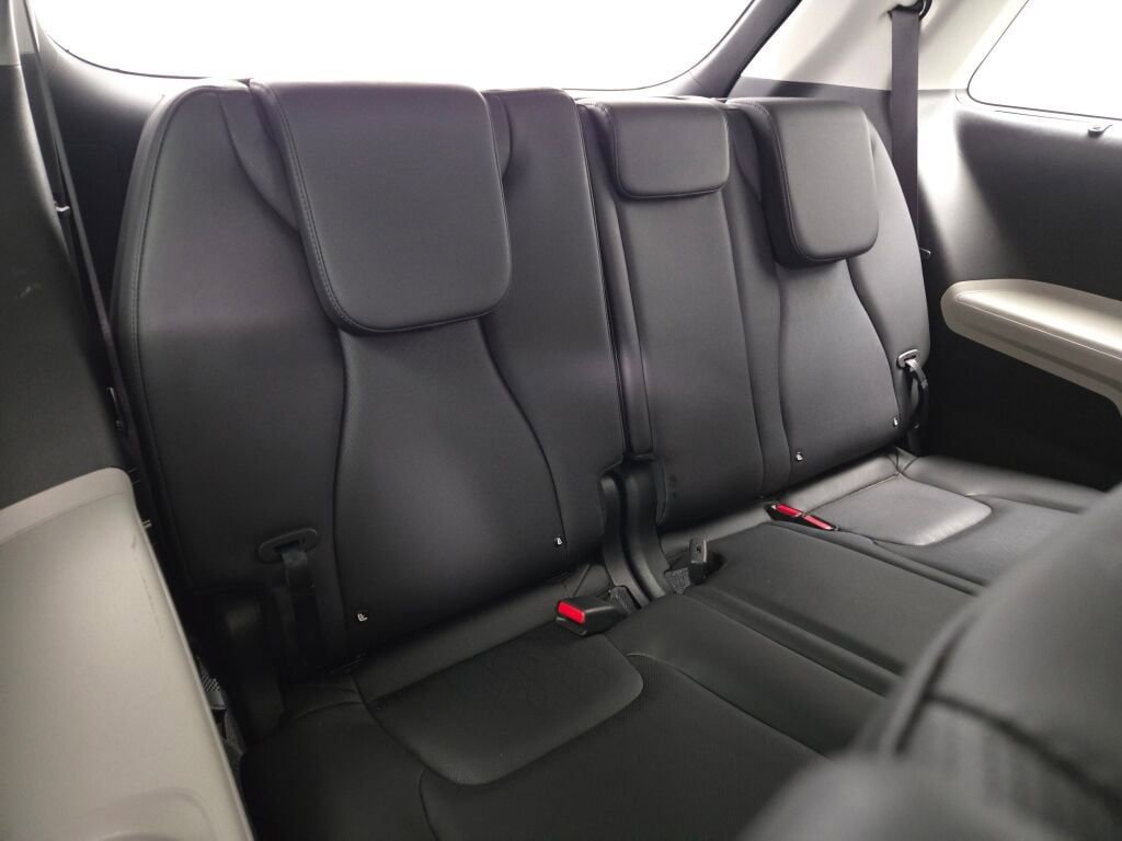 Used 2024 Kia Carnival EX image 11