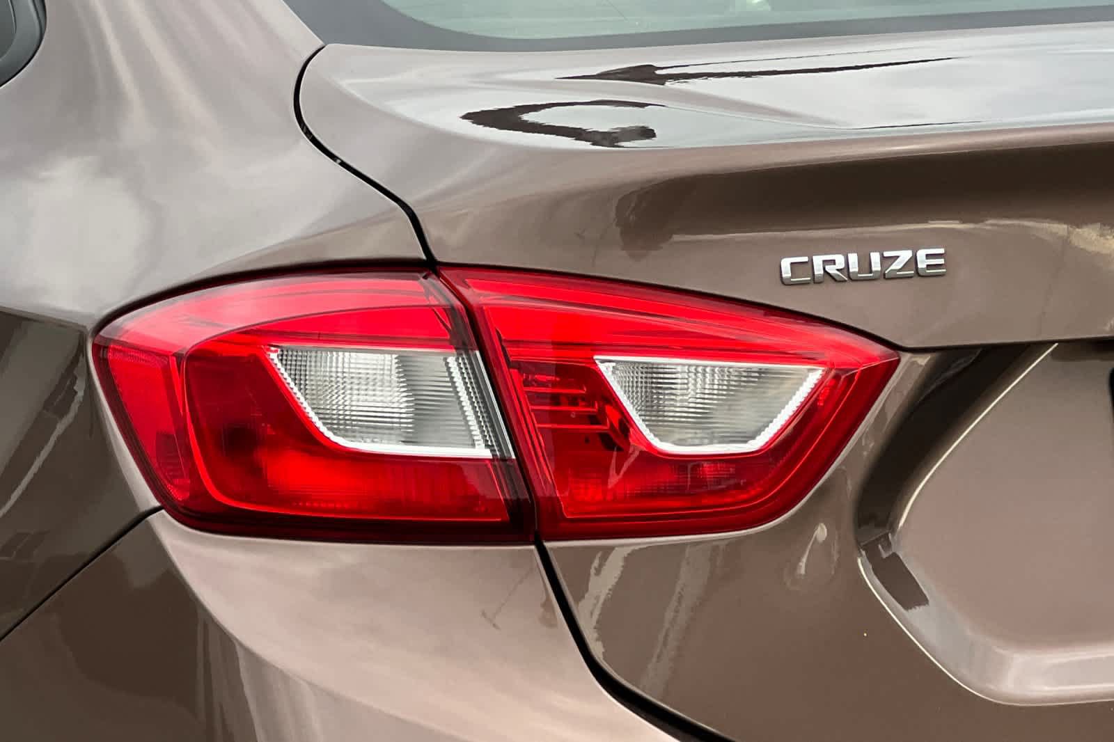 Used 2019 Chevrolet Cruze LS FWD image 29