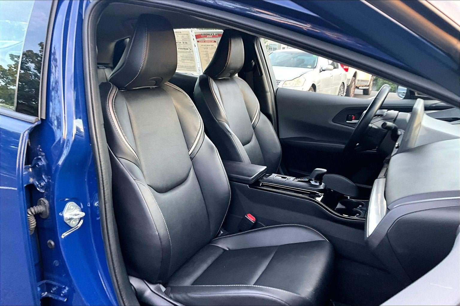 Used 2025 Toyota Prius XLE FWD image 7