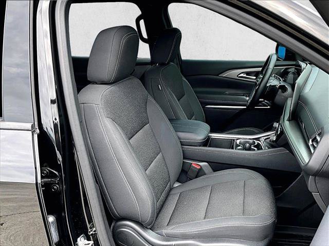 Used 2025 Chevrolet Traverse LT FWD image 9