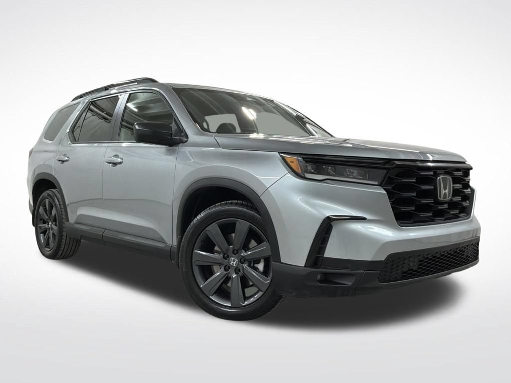 Used 2025 Honda Pilot Sport image 4