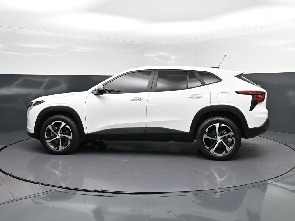 Used 2025 Chevrolet Trax RS w/ Sunroof Package image 4