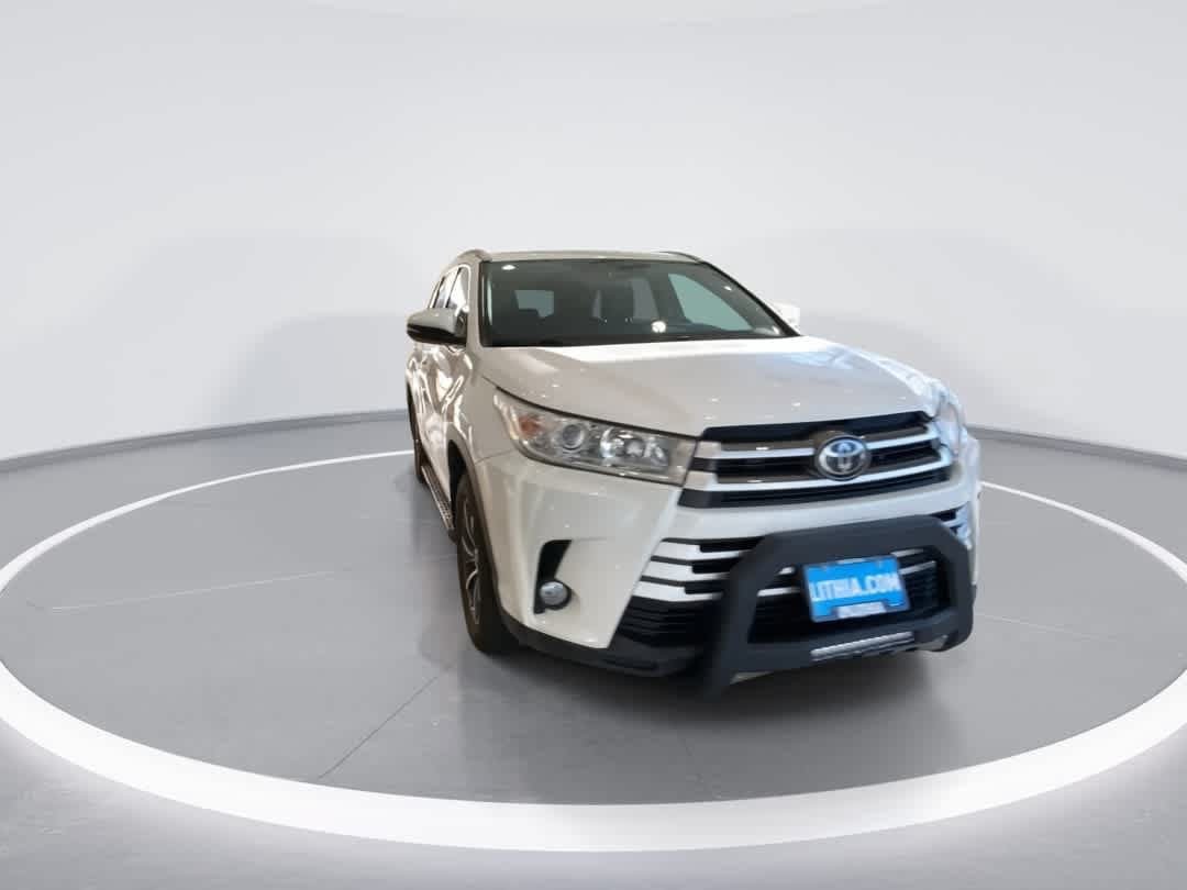 Used 2019 Toyota Highlander XLE AWD/4WD image 3